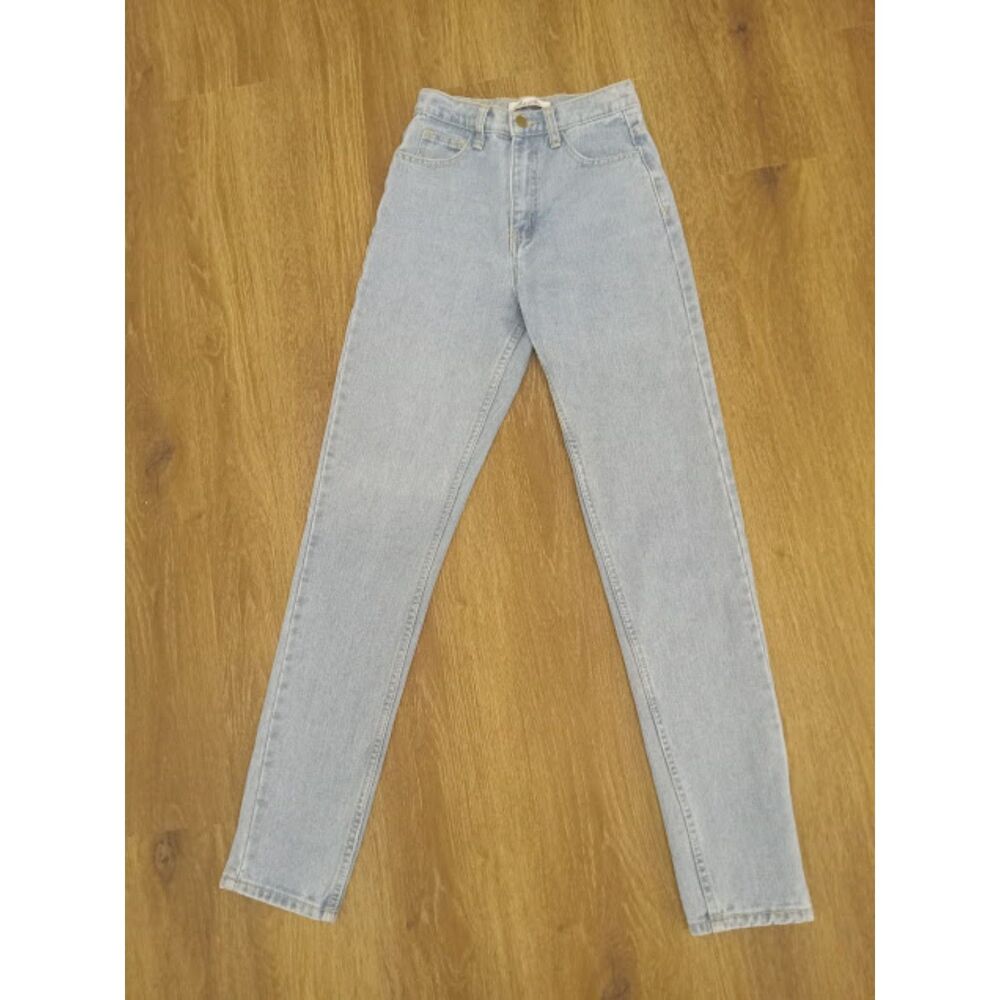 Aili Artisan Size 25x30 Mom Jeans High Waist Light Wash